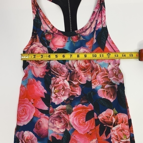 Lululemon Lighten Up Singlet Tank in Secret Garden - Picture 5 of 6